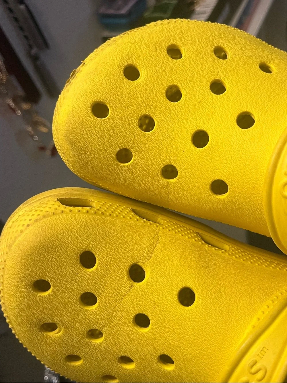 Yellow crocs ! - Picture 2 of 5